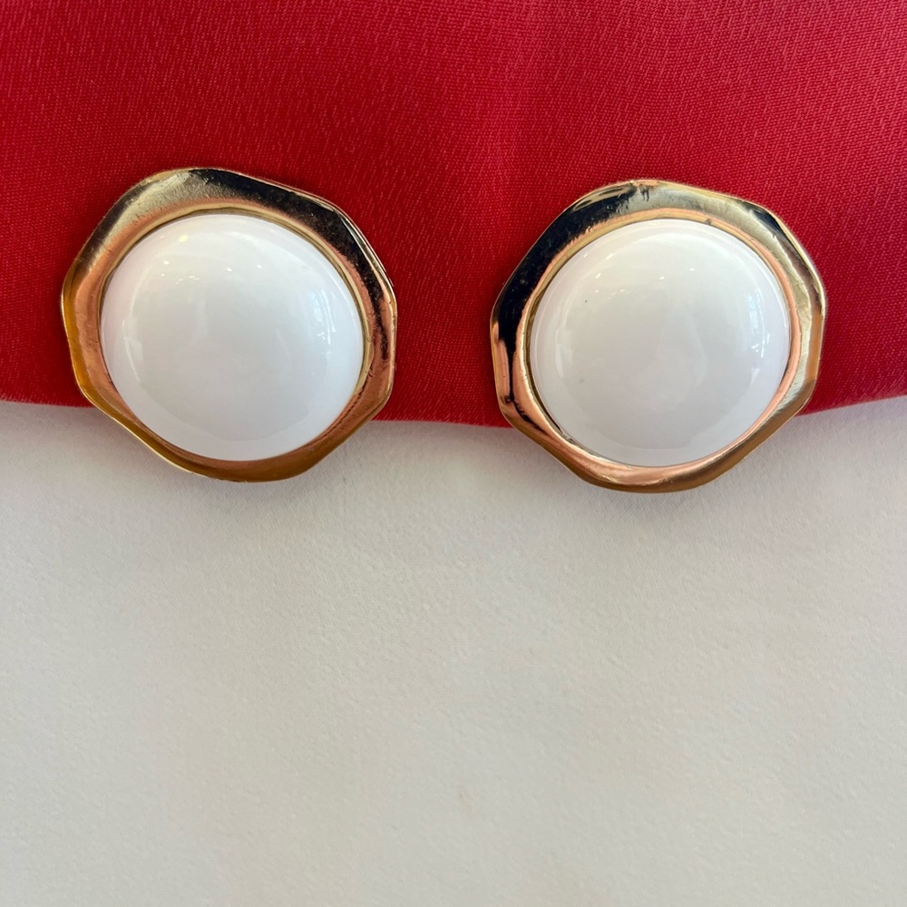 Vintage Carol Dauplaise Earrings - Picture 15 of 16